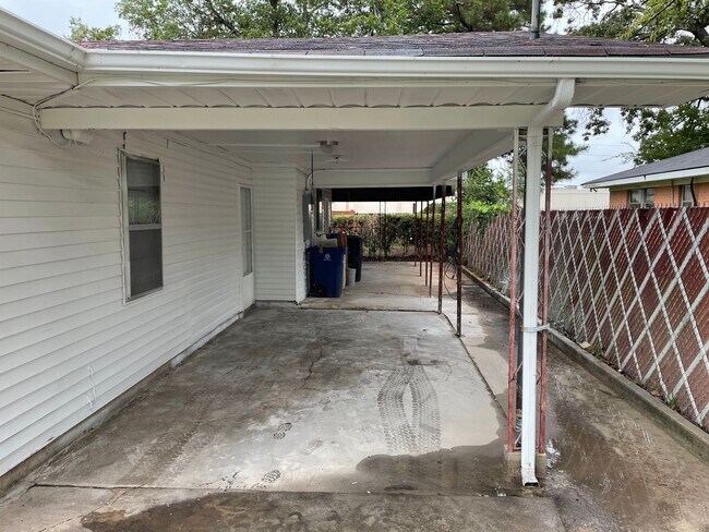 Building Photo - 7031 W Canal Blvd