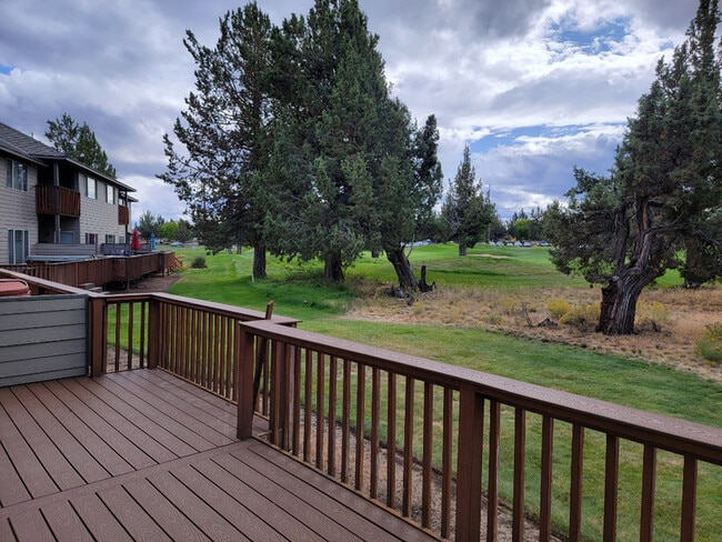 Building Photo - 1085 Golden Pheasant Dr