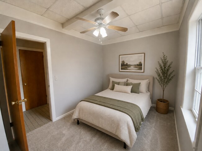 Building Photo - 1 bed/1 bath in Heritage Hill ( first floor)