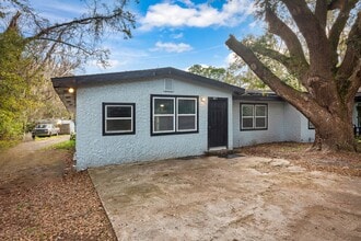 Building Photo - 304 Bernard Rd