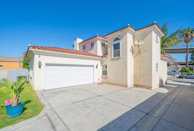 Building Photo - Warm and inviting Hawthorne Home!