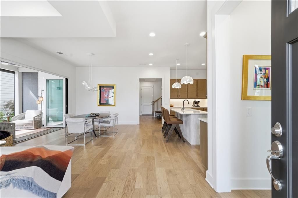 Building Photo - 158 Kingwood Dr