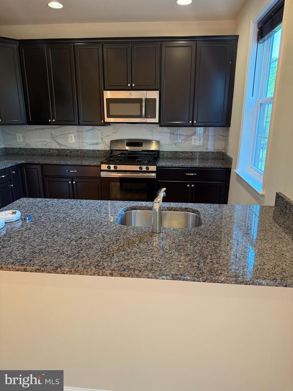 Building Photo - 6518 60th Ave