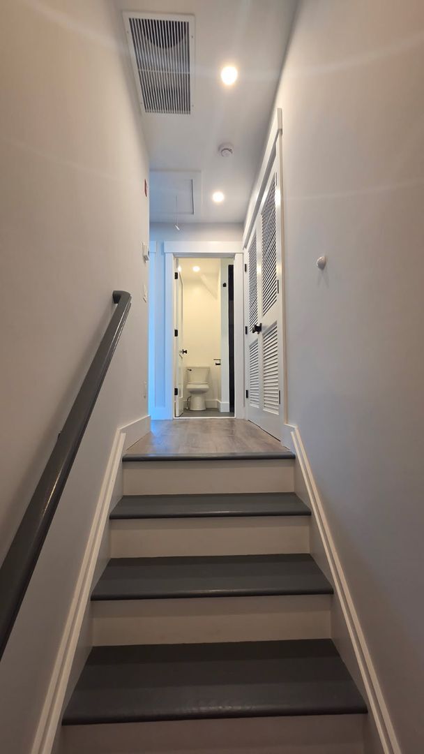 Building Photo - 25 Bouton St