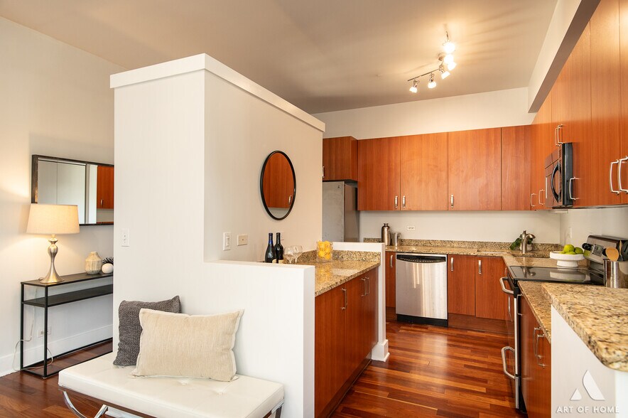 Kitchen - 4751 N Artesian Ave #409