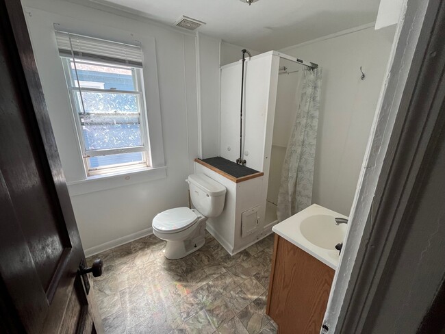 bathroom - 119 N Willard St