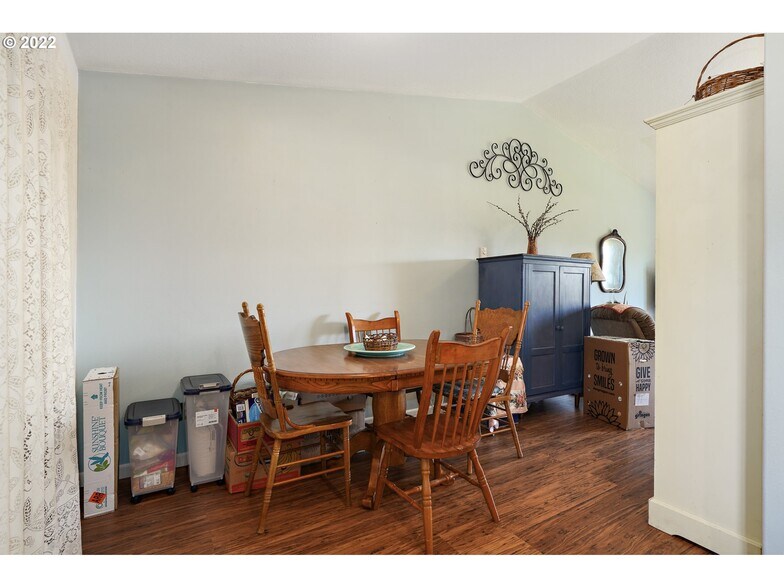 Dining area - 909 Madrona Ave