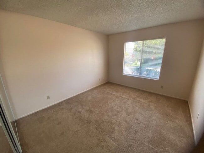 Building Photo - (55+ Community) Perfectly Located 2 Bedroom House in Oceanside Available 1st Week of June!