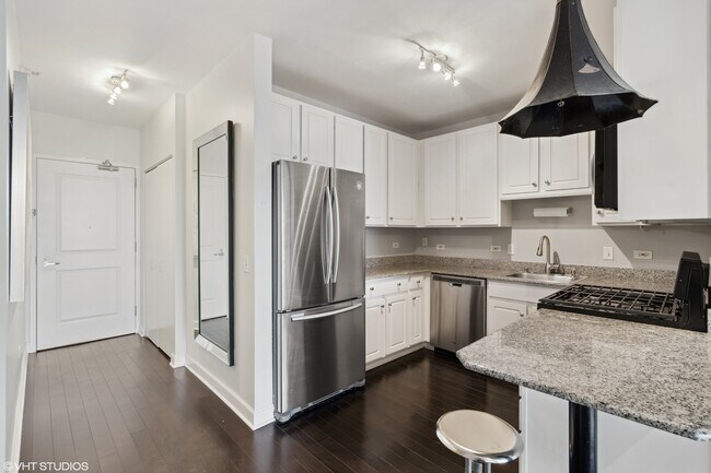 Building Photo - 645 N Kingsbury St