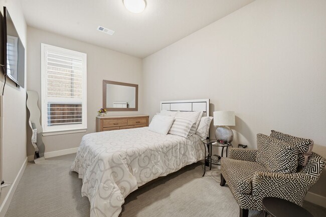 Building Photo - Luxury 5 bed 7 bath two story in Rockwall with grand double doors, soaring 19 foot ceilings, chef...