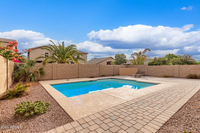 Building Photo - 40747 W Robbins Dr