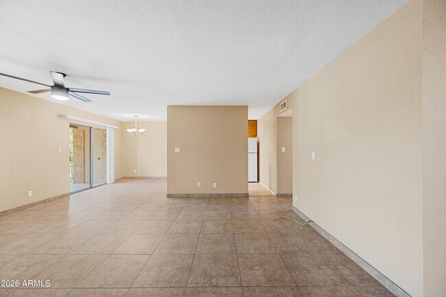 Building Photo - 5525 E Thomas Rd