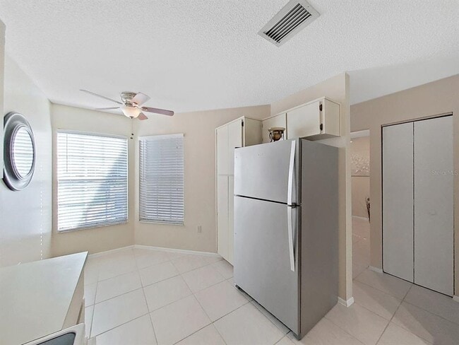 Building Photo - 3121 Beecher Dr E