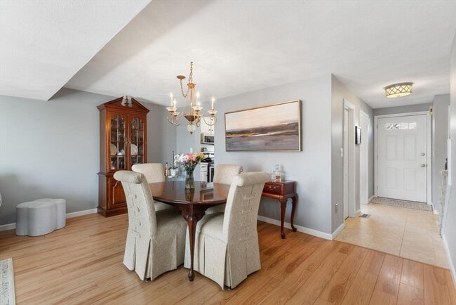 Building Photo - 320 Newbury St