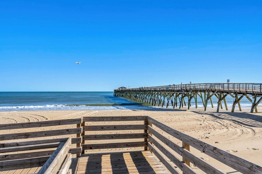 Building Photo - 203 Plantation Dr