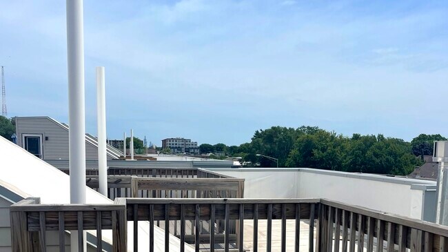 Building Photo - 948 Madison St