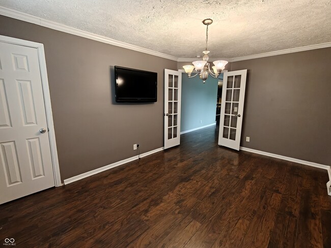 Building Photo - 802 Fern Dr