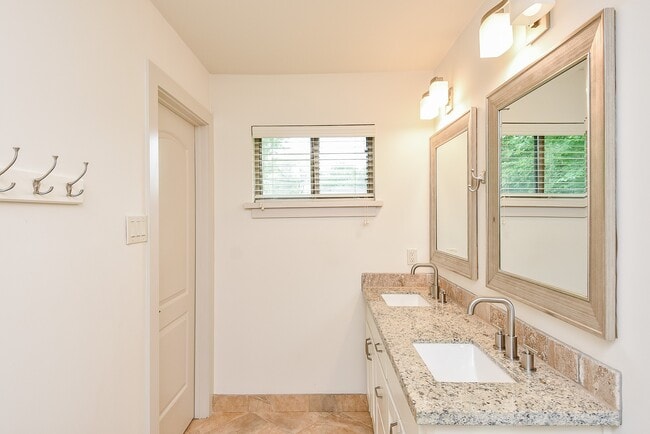 Building Photo - 5815 Dryad Dr