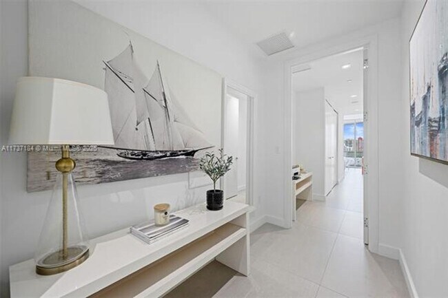 Building Photo - 16901 Collins Ave