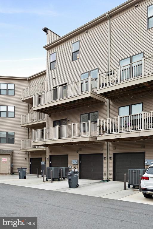 Building Photo - 44742 Tiverton Sq