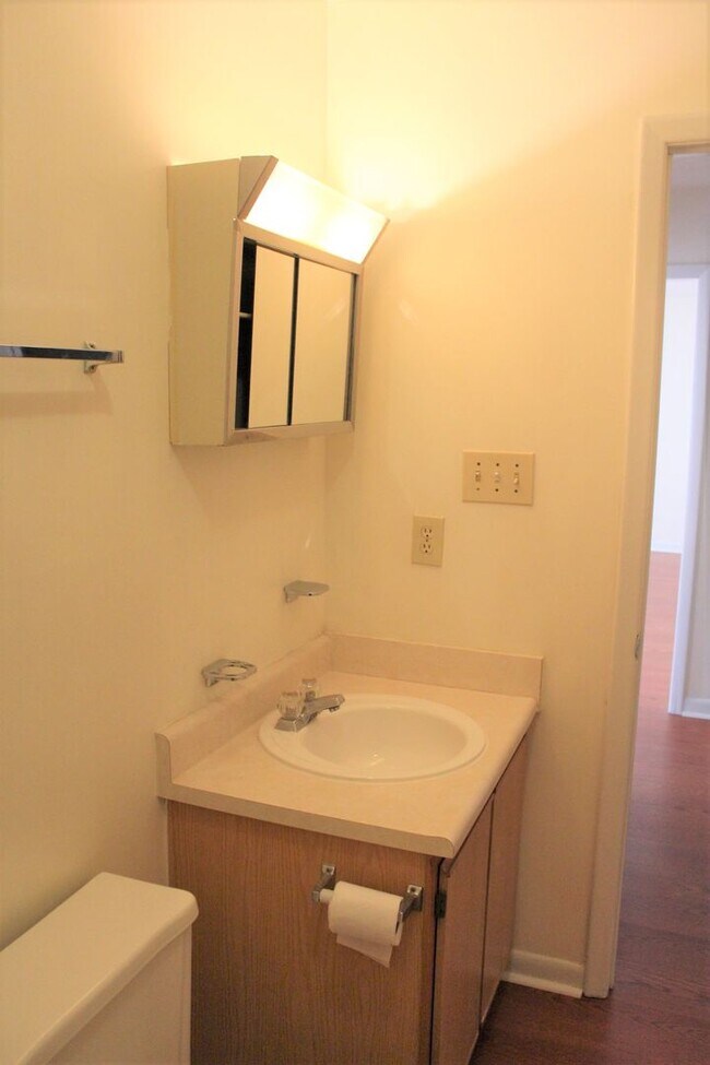 Building Photo - Newton Place