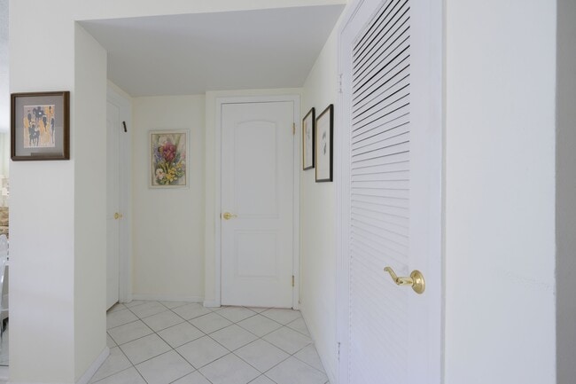 Building Photo - 170 N Ocean Blvd