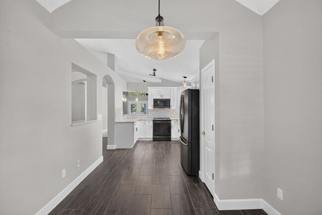 Building Photo - Renovated Brick Home in Gated Community