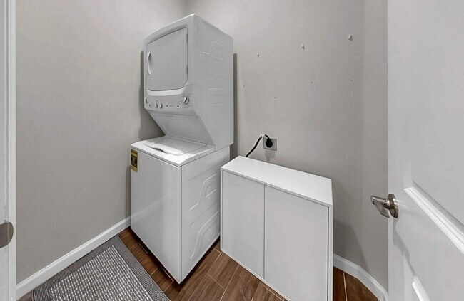 Building Photo - 3114 E 21st Ave