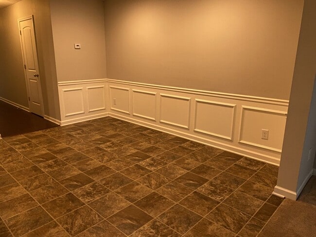 Building Photo - Townhome off Joe B Jackson