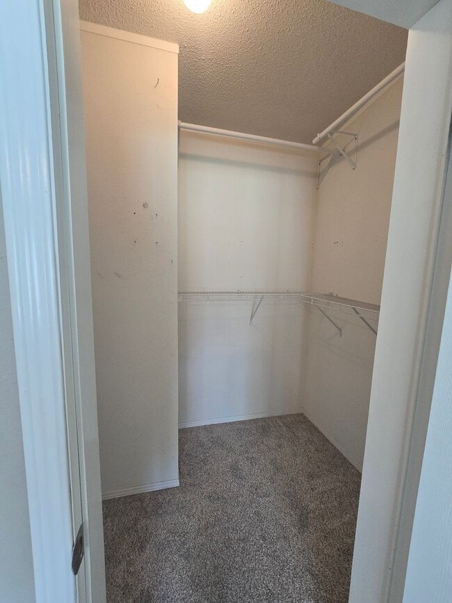 Building Photo - NEW LISTING!!!!!