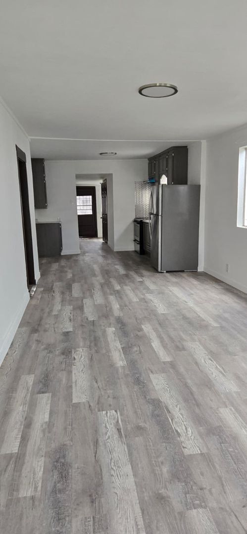 Building Photo - 3 Bedroom 2 Bath Home