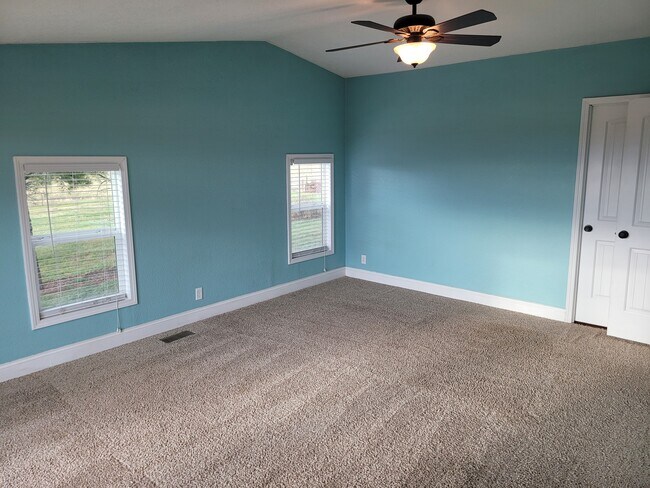 Building Photo - 11665 Blaney Rd S