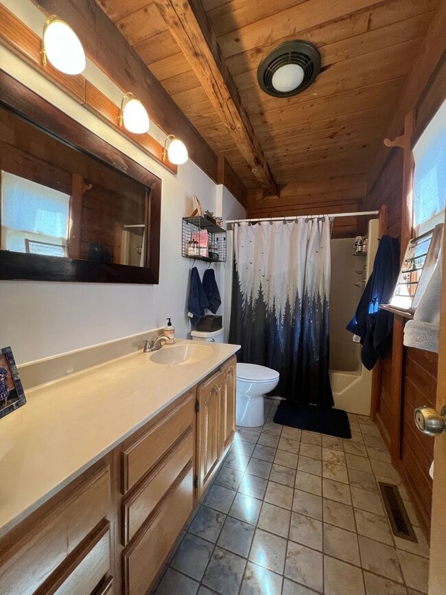 Building Photo - Best Kept Secret in Asheville