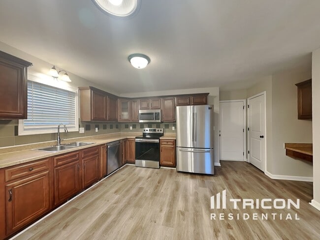 Building Photo - 3450 Southwood Dr