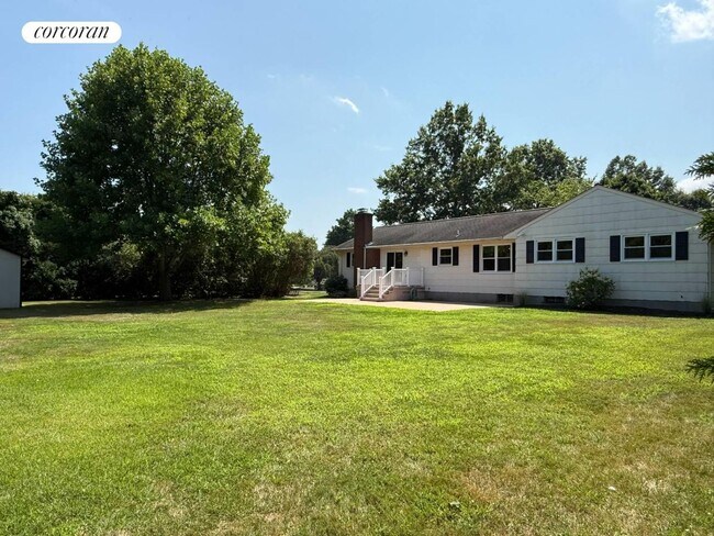 Building Photo - 3220 Delmar Dr