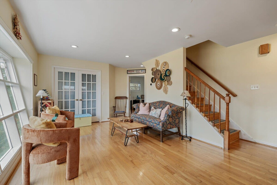 Building Photo - 6522 Cavalier Dr