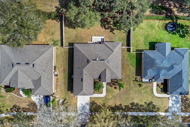 Building Photo - 1913 Lazy Oaks Loop