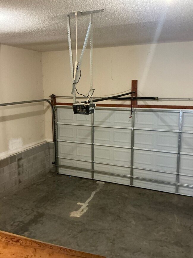 Building Photo - 2770 N Whitfield Rd