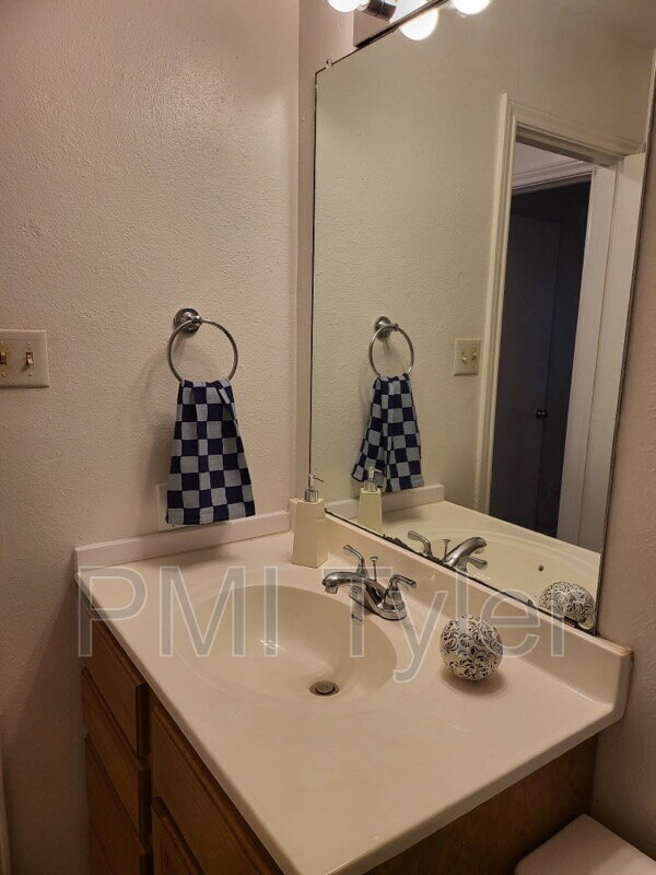 Building Photo - 16124 Shoshone Dr