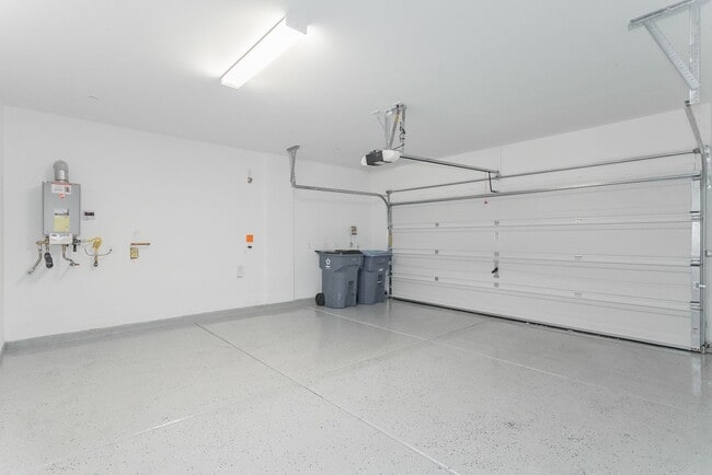 Building Photo - Fairly New Gorgeous SMART House!