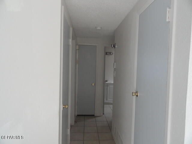 Building Photo - 619 White Cliffs Dr