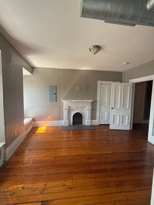 Building Photo - 1608 Lowrie St