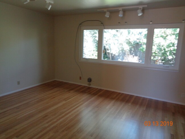 Building Photo - 3 Bed/ 2 Bath Rohnert Park House for Rent