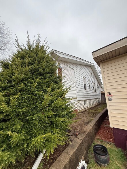 Building Photo - 1718 E Cantrell St