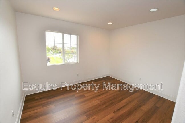 Building Photo - 621 Riviera Ct