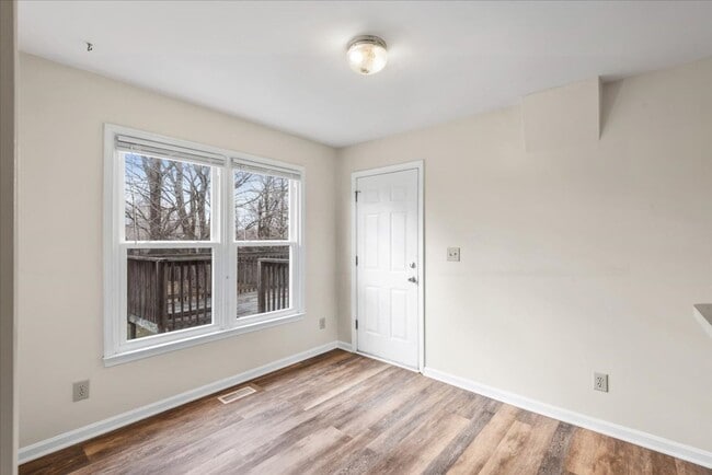 Building Photo - 10704 Live Oak Ct