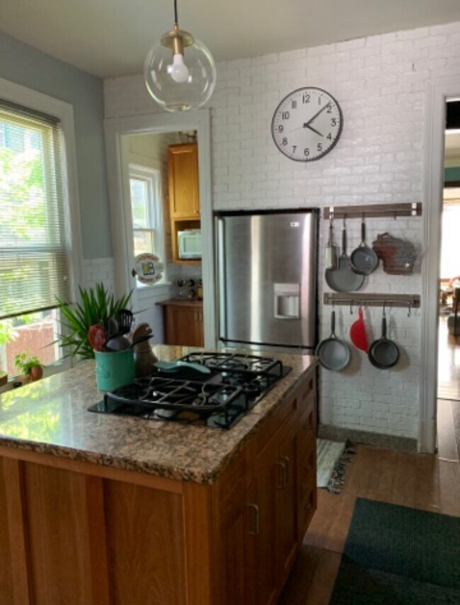 Building Photo - 1754 N Astor St