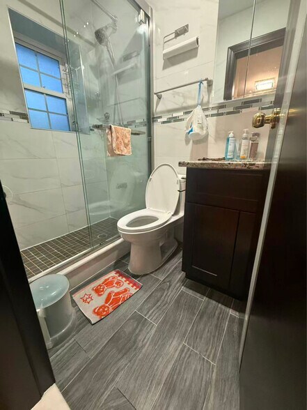 Building Photo - 120-13 9th Ave