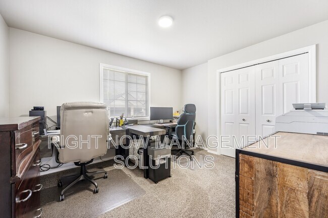 Building Photo - 10563 W Stonecrop Dr
