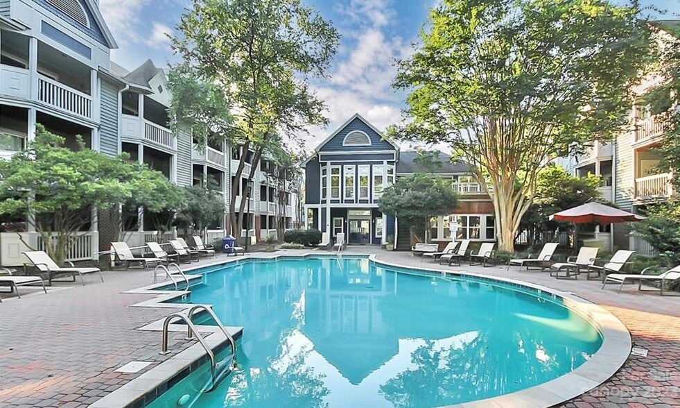 Building Photo - 513 N Graham St